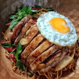 สปาเก็ตตี้ซอสจิ้มแจ่วไก่ย่างไข่ดาว1ฟอง