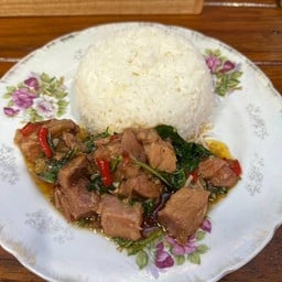 05_ข้าวกะเพราเนื้อตุ๋น