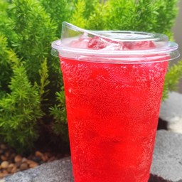 แดงโซดาเย็น