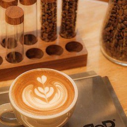 ลาเต้ร้อน 8oz