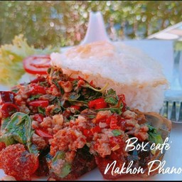 กะเพราหมูสับไข่เยี่ยวม้า+ไข่ดาว