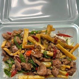 กระเพราเครื่องในไก่ใส่หน่อไม้