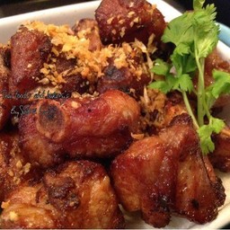 ซี่โครงหมูทอดกระเทียม