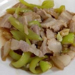 ผัดพริกหยวก