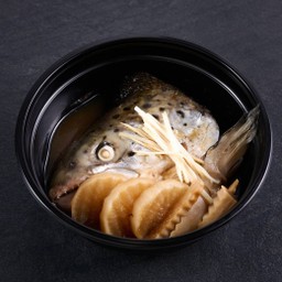 หัวปลาแซลมอนต้มซีอิ๊ว