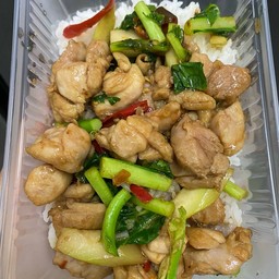 ข้าวคะน้าไก่ชิ้น