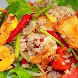 ยำไข่ดาวหมูสับ