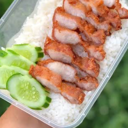 ข้าวราด สามชั้นทอดนำ้ปลา + น้ำจิ้มซีฟูด