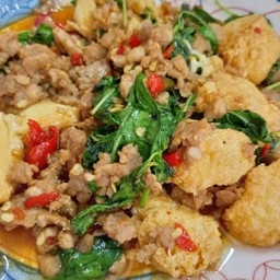 กระเพราเต้าหู้หมูสับ