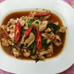 กระเพาไก่ (กับข้าว)