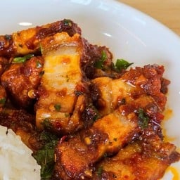 [กับข้าว] หมูกรอบผัดน้ำพริกเผา.