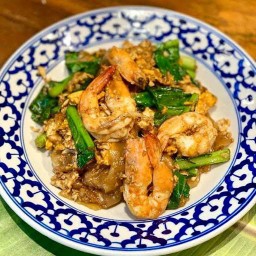 ผัดซีอิ๊วกุ้งสด