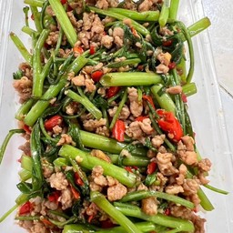ผักบุ้งหมูสับราดข้าว