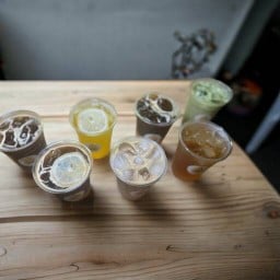 บ้าน กาแฟ & กะเพรา 300/2 สาขาสุรวงค์