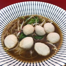 ก๋วยเตี๋ยวลูกชิ้นหมู น้ำข้น พิเศษ