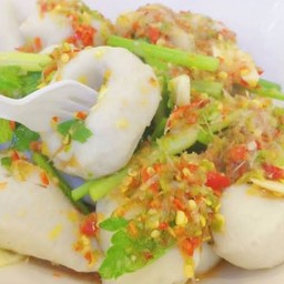 ยำลูกชิ้นปลา+น้ำปลาร้า