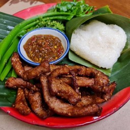 ข้าวหมูทอด แจ่วปลาร้า