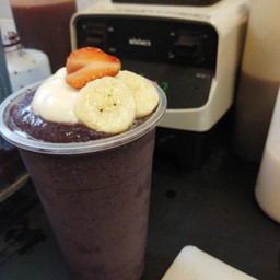 Clean Blueberry Banana whitemalt honey almond milk