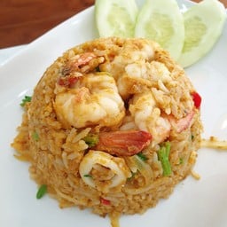 ผัดผงกะหรี่ทะเลคลุกข้าว