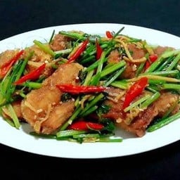 ผัดขึ้นฉ่ายปลากระพง