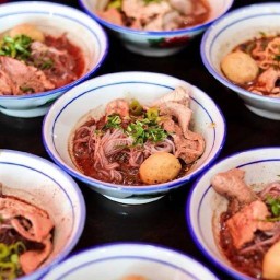 นายรวยก๋วยเตี๋ยวเรือข้าวมันไก่