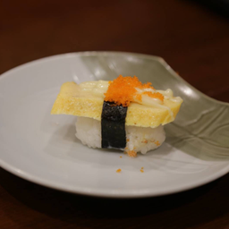 ซูชิไข่หวานราดน้ำสลัด
