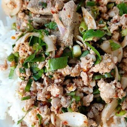 ลาบหมูราดข้าว