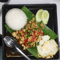 ข้าวราดผัดกระเพรา