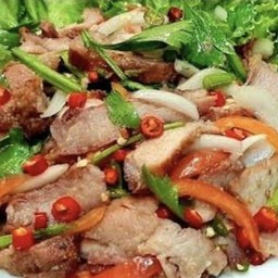 ยำคอหมูย่างแซลมอล