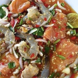ตำแซลมอลกุ้งสด