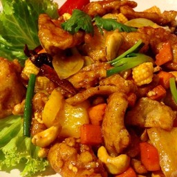 ไก่ผัดเม็ดมะม่วง