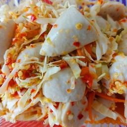 ยำลูกชิ้นปลา ไม่ใส่น้ำปลาร้า