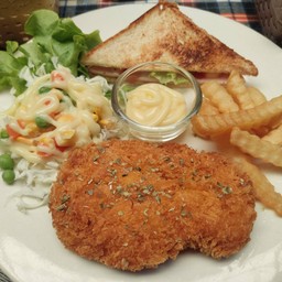 สเต๊กปลากรอบ , ปลาดอลลี่