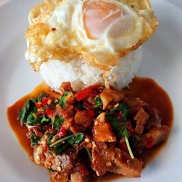 ข้าวกะเพราหมูกรอบ+ไข่ดาว