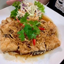 ปลากะพงทอดซีิอิ๊ว