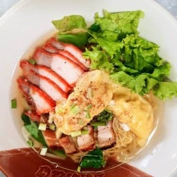 จิ๋นซี ข้าวหมูกรอบ,ข้าวขาหมู , บะหมี่เกี๊ยว ( เกี๊ยวน้ำ ก้วยเตี๋ยวต้มยำ ภาสว่าง