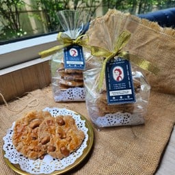 ขนมหน้าแตกเม็ดมะม่วงหิมพานต์ (1ถุงมี 12ชิ้น)