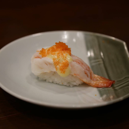 กุ้งแดงราดน้ำสลัด