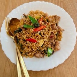 มาม่าผัดขี้เมา (Mama Pad Kee Mao)