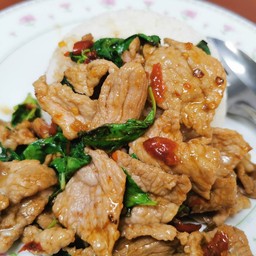 ข้าวกะเพราหมูชิ้น