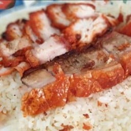 ข้าวมันหมูกรอบ หมูแดง (พิเศษ)