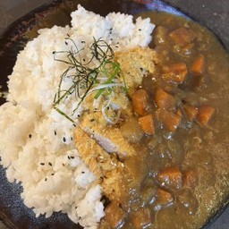 ข้าวแกงกะหรี่ หมูทอด