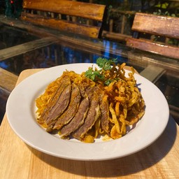 ข้าวซอยคั่วเเห้งเนื้อน่องลาย