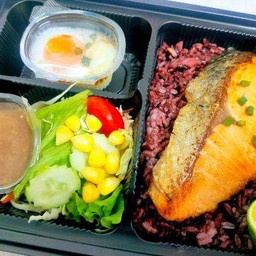 สเต็กปลาแซลม่อน (คลีน)