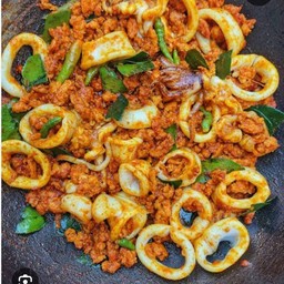 ข้าวพริกแกงหมูสับ-ปลาหมึก