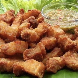 หมูกรอบทอด(น้ำจิ้มฟู้ดรสเด็ด)