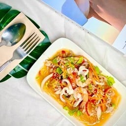 ยำวุ้นเส้นรวมมิตรทะเล