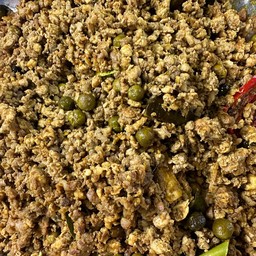 ข้าวแกงเจ๊สาว (ตลาดโต้รุ่ง วงเวียนหอนาฬิกา)