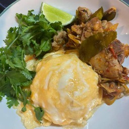ข้าวไข่ข้นต้มยำไก่ผัดแห้ง