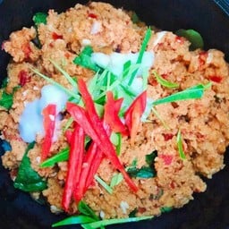 ห่อหมกปลาดอร์รี่ผัดใบโหระพา (กับข้าว)